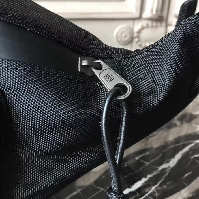 BALENCIAG巴黎世家 專櫃同步更新 帆布胸包腰包 簡約兩用包  BL1685